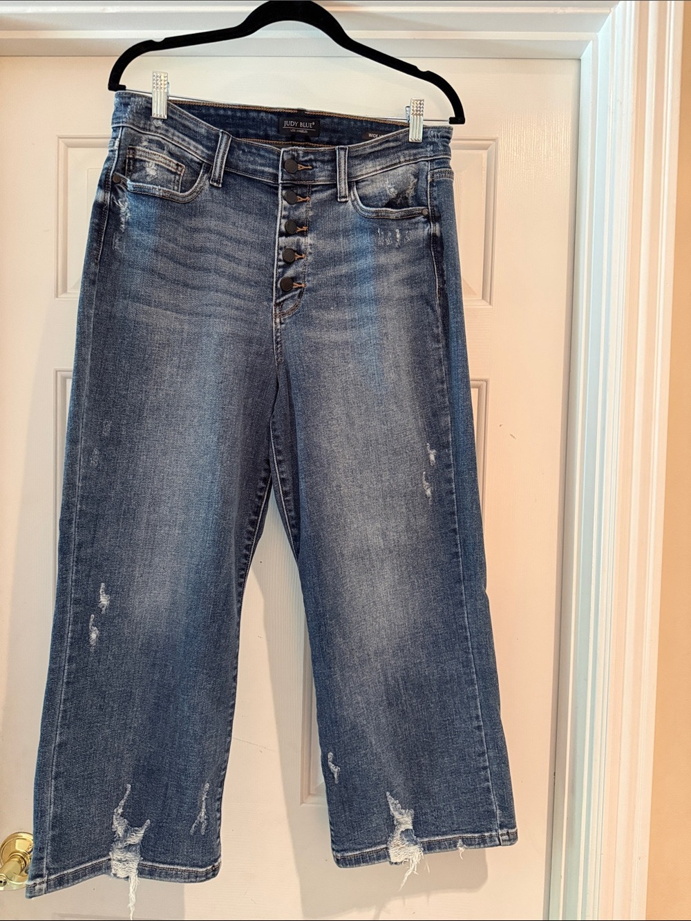 Judy Blue EUC size 13/31 Distressed Cropped Wide-Leg Jeans - Button fly